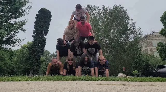 A human pyramid! (Image credit: Sofia Piccirillo)